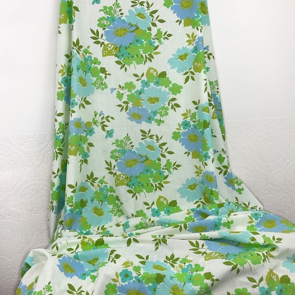 Reclaimed vintage flower power floral percale cotton blend fabric 90” x 80” - Picture 2 of 5